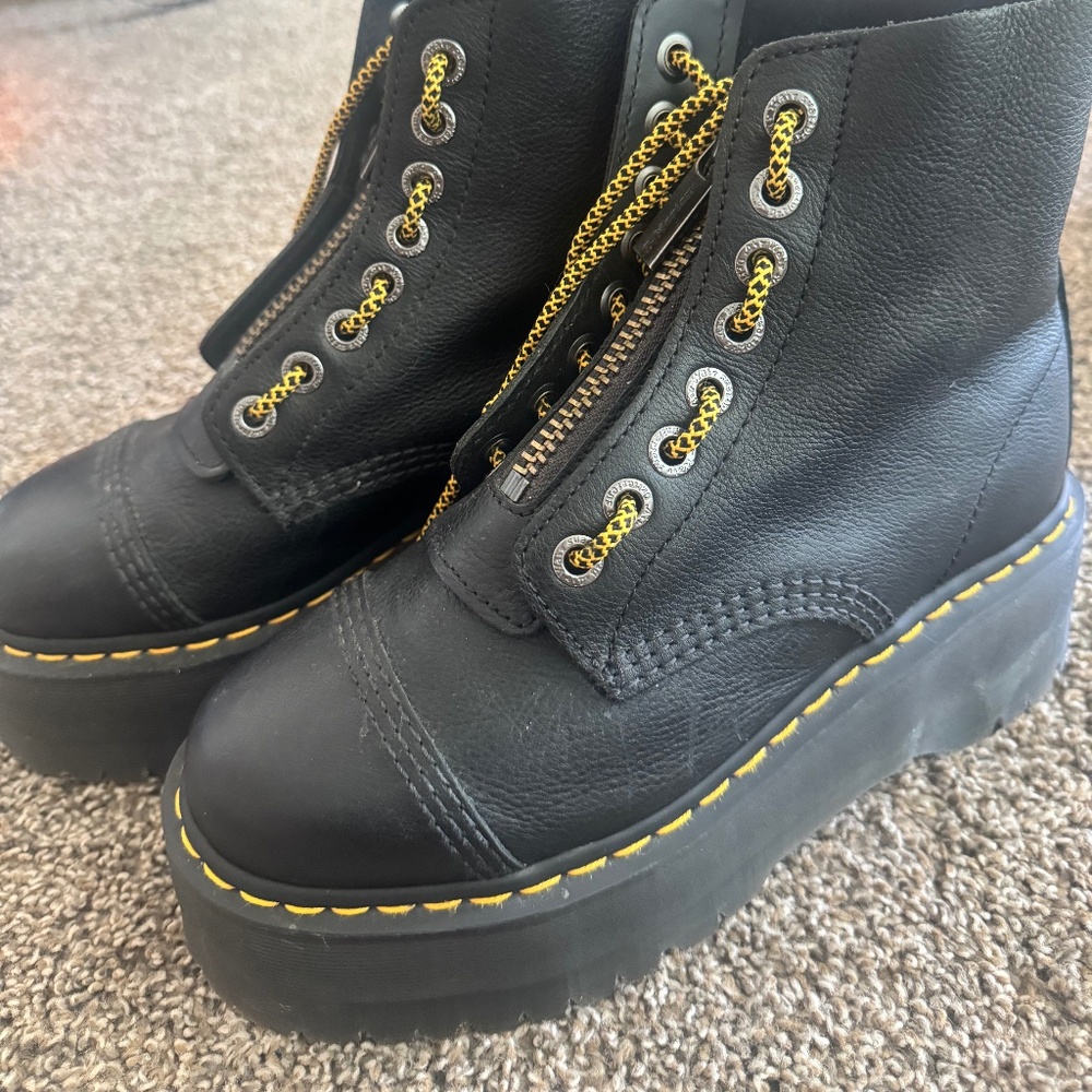 Sinclair Max Pisa Doc Martens